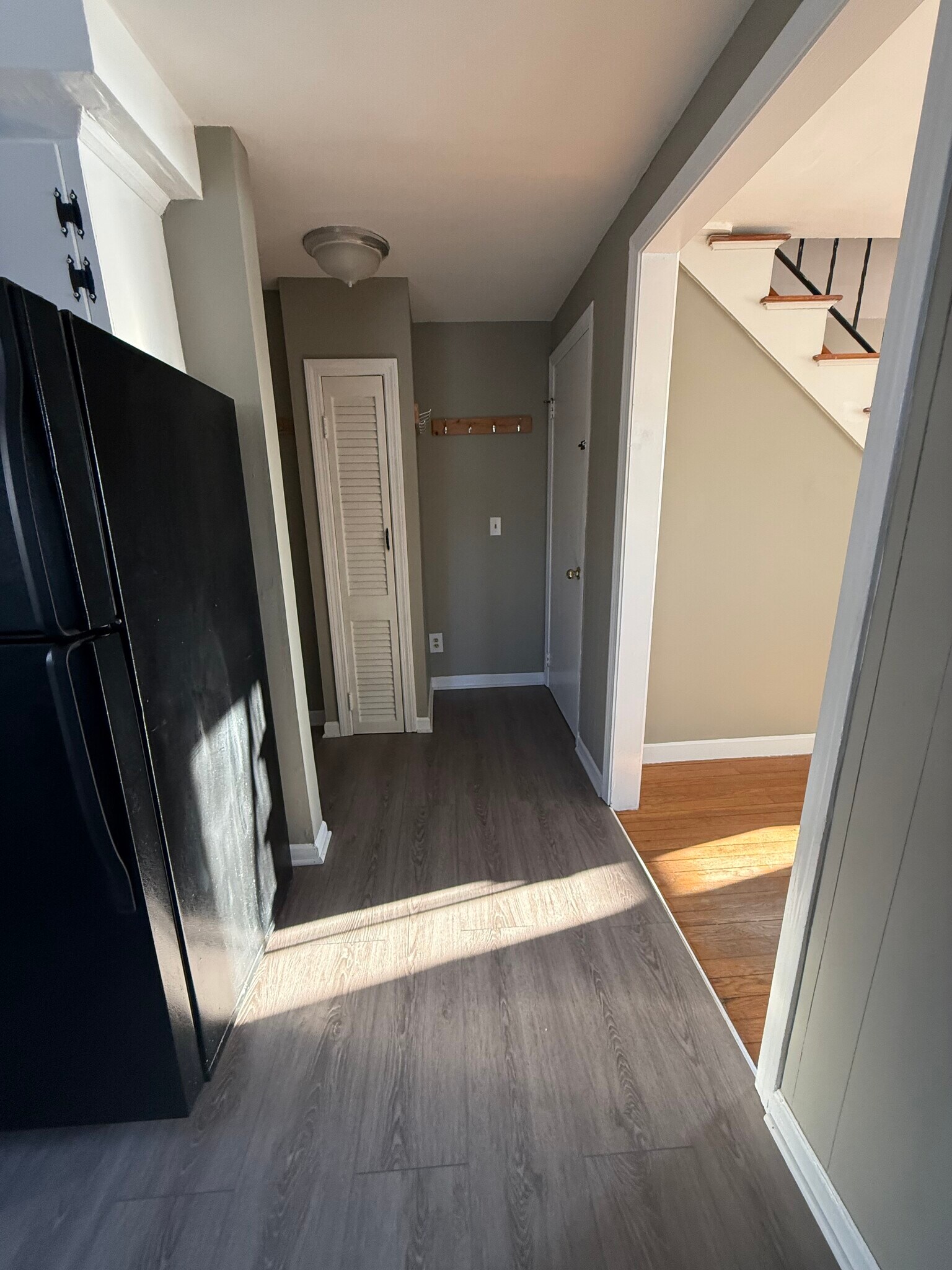 Building Photo - 38 Pine St