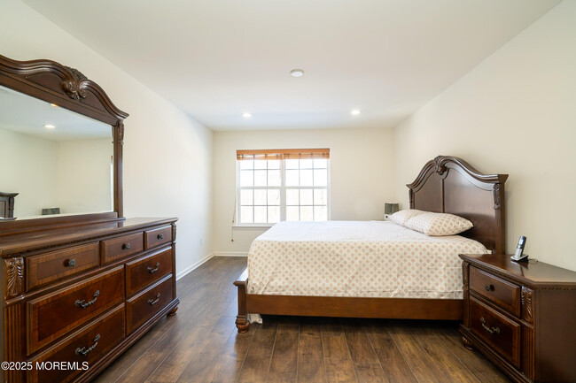 Building Photo - 50 Periwinkle Dr
