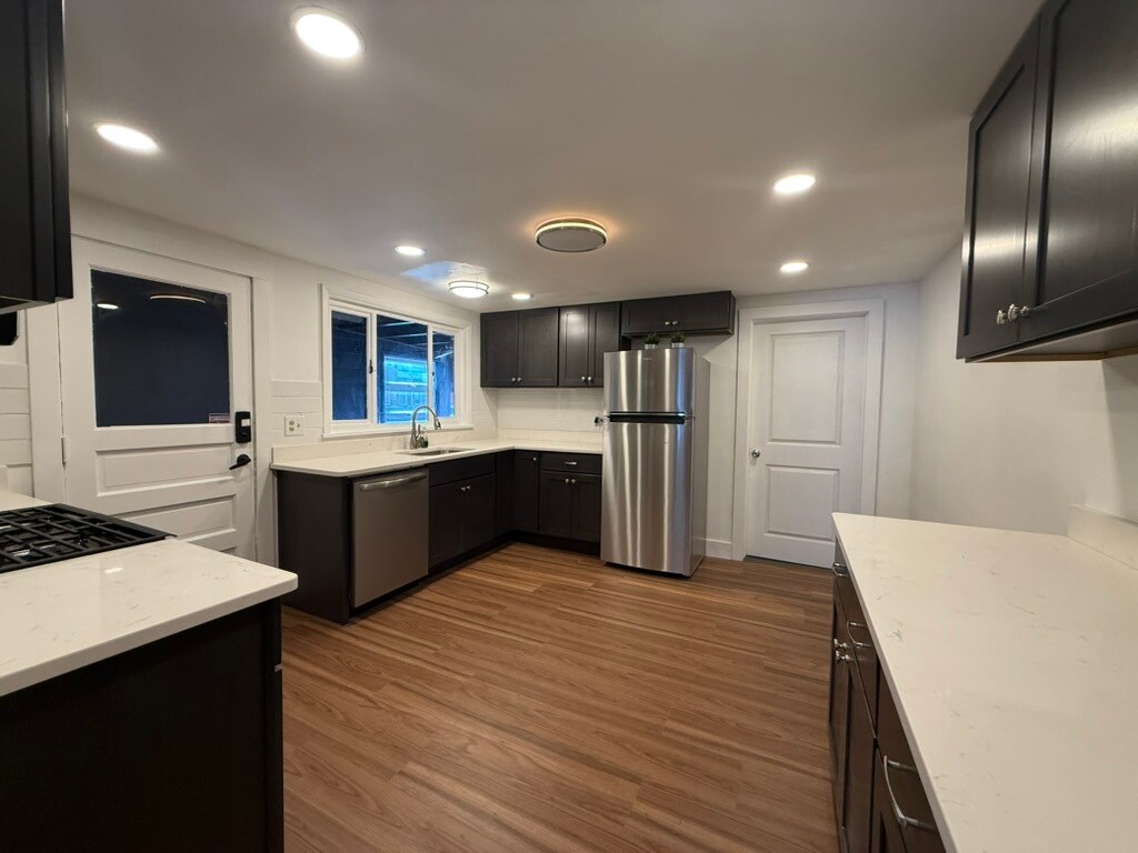 Building Photo - 4928 Sciota St