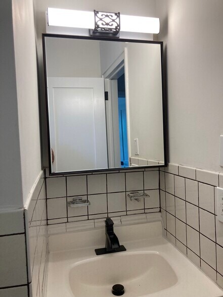 Building Photo - 100 Woodside Grn