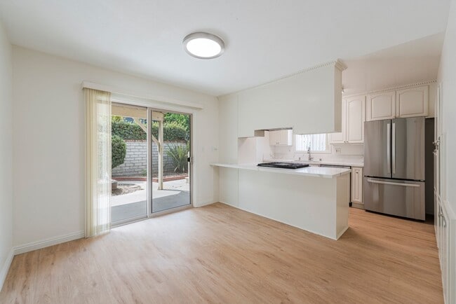Building Photo - North Redondo 3 bedroom