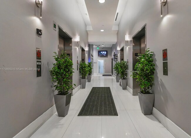 Building Photo - 1200 Brickell Bay Dr
