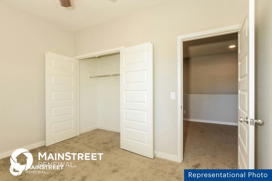 Building Photo - 1119 S Stapley Dr