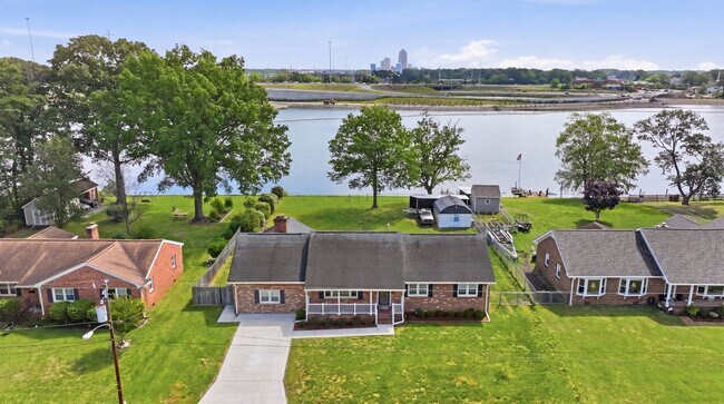 Building Photo - Stunning 4-Bedroom Waterfront Retreat with Modern Upgrades & Lake Living.