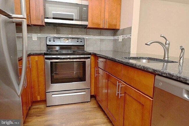 Building Photo - 13 5 Crown Royal Cir