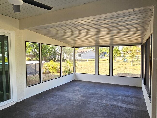 Building Photo - 2657 Roxbury Cir