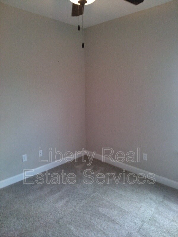 Building Photo - 729 Burke Dr