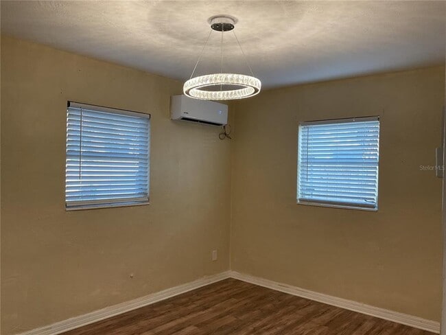 Building Photo - 3680 Whiting Dr SE