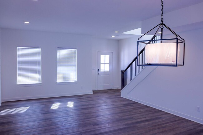 Building Photo - Gorgeous 3 Bedroom Coming Soon! ~Spring Hi...