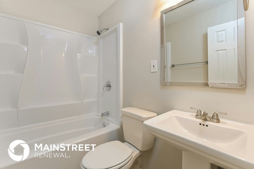 Building Photo - 3701 E Dover Stravenue