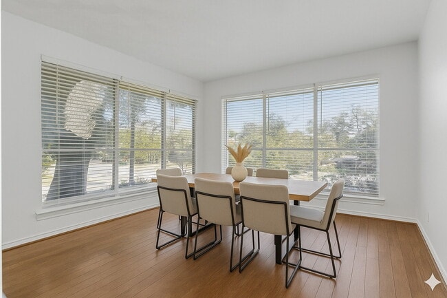 Building Photo - Beautiful Single-Story Home for Rent in Dallas | 3 Bedrooms | Living Room | Dining Room + Large G...