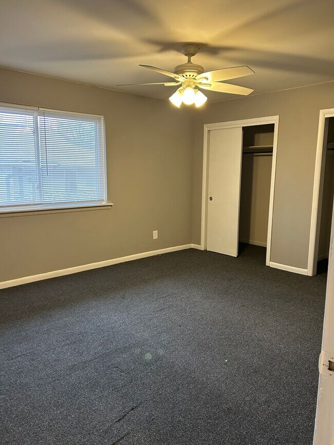 Building Photo - 4805 Hickory Ave