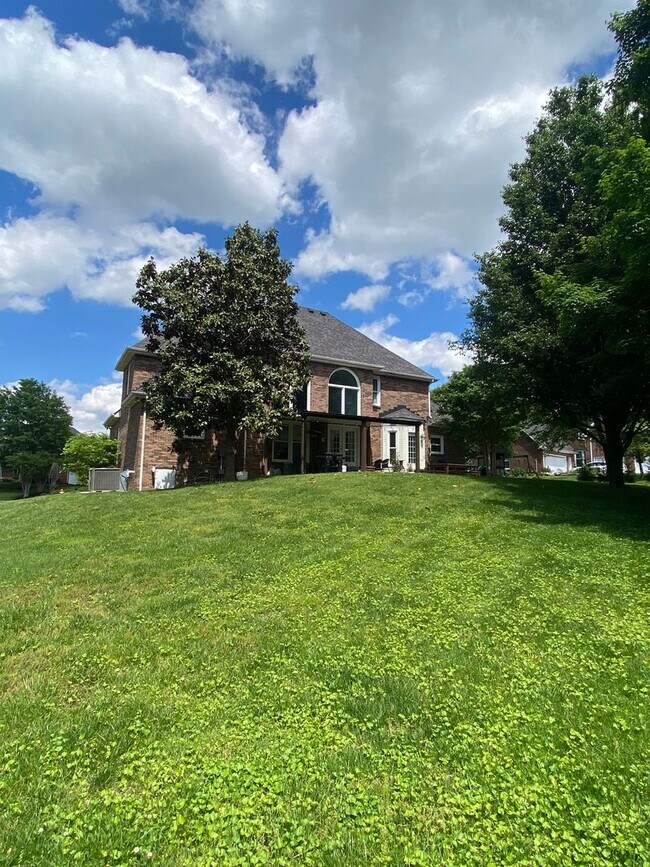 Building Photo - JUST REDUCED!!!!!! Beautiful Executive Sty...