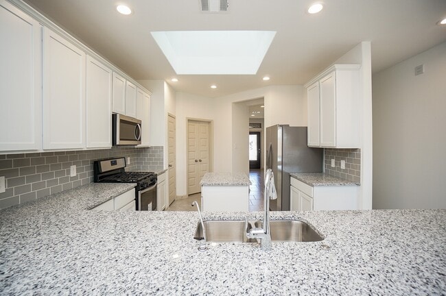 Building Photo - 3318 Parker Trce Dr