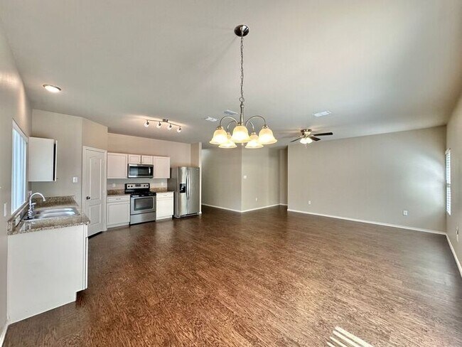 Building Photo - Cozy 4 Bedroom2 Bath Home in West Tyler!