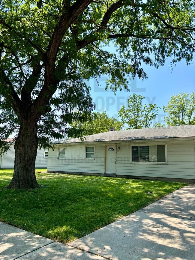 Building Photo - Remodeled 4 Bed/2 Bath Home w/ Garage & Large Backyard