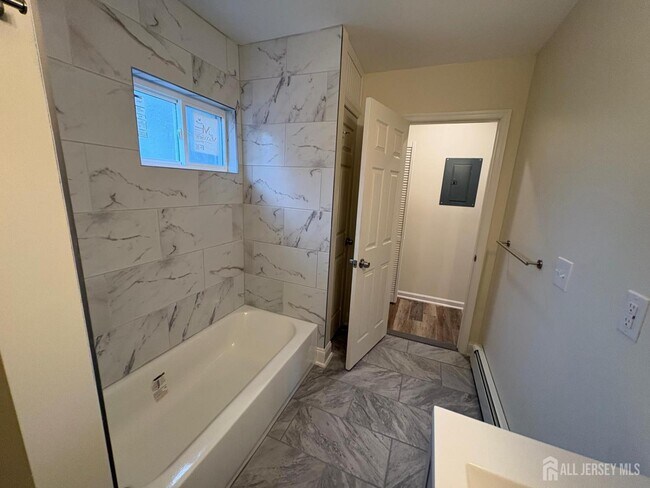 Building Photo - 786 S Main St