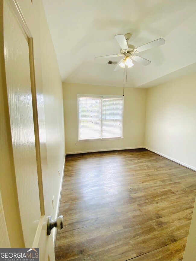Building Photo - 33 Tall Timbers Cir