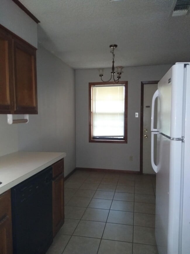 Building Photo - 1017 Sybil Dr