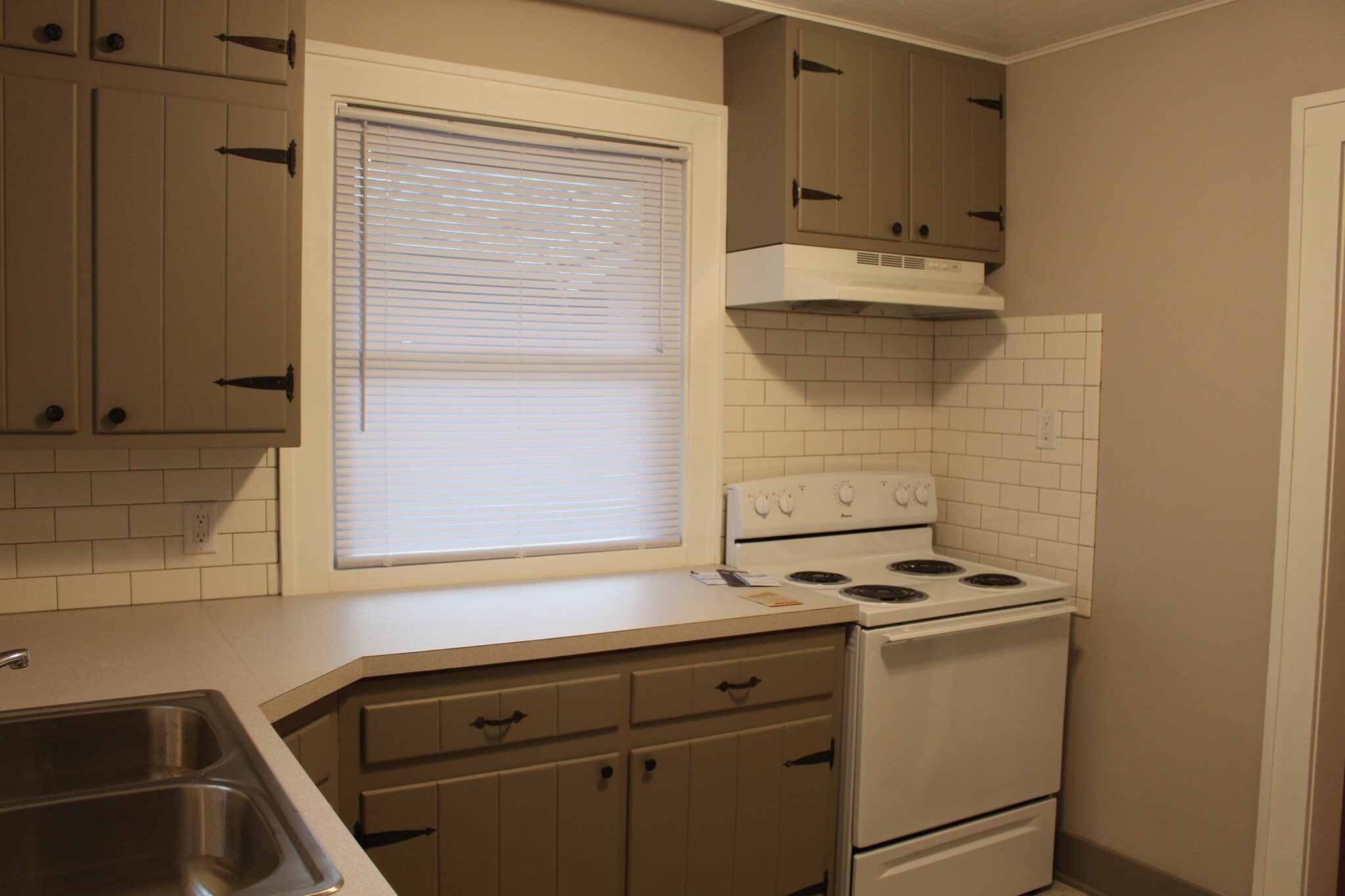 Kitchen - 1510 Southwest Plass Avenue