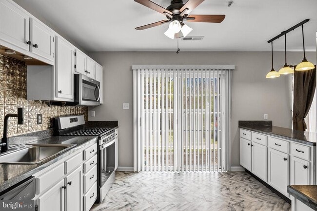 Building Photo - 1505 Beacon Hill Dr