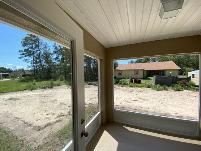 Building Photo - Desirable SW Ocala Neighborhood- 3/2/2 **W...