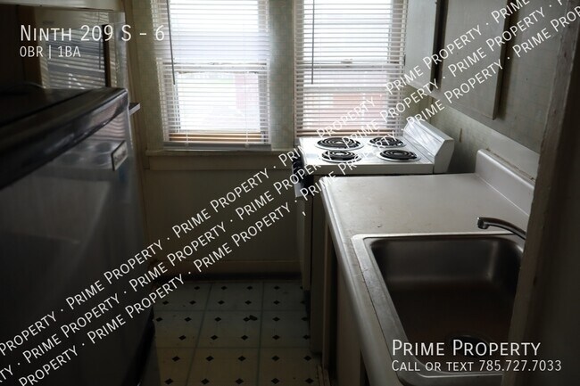 Building Photo - Ninth 209 S-6