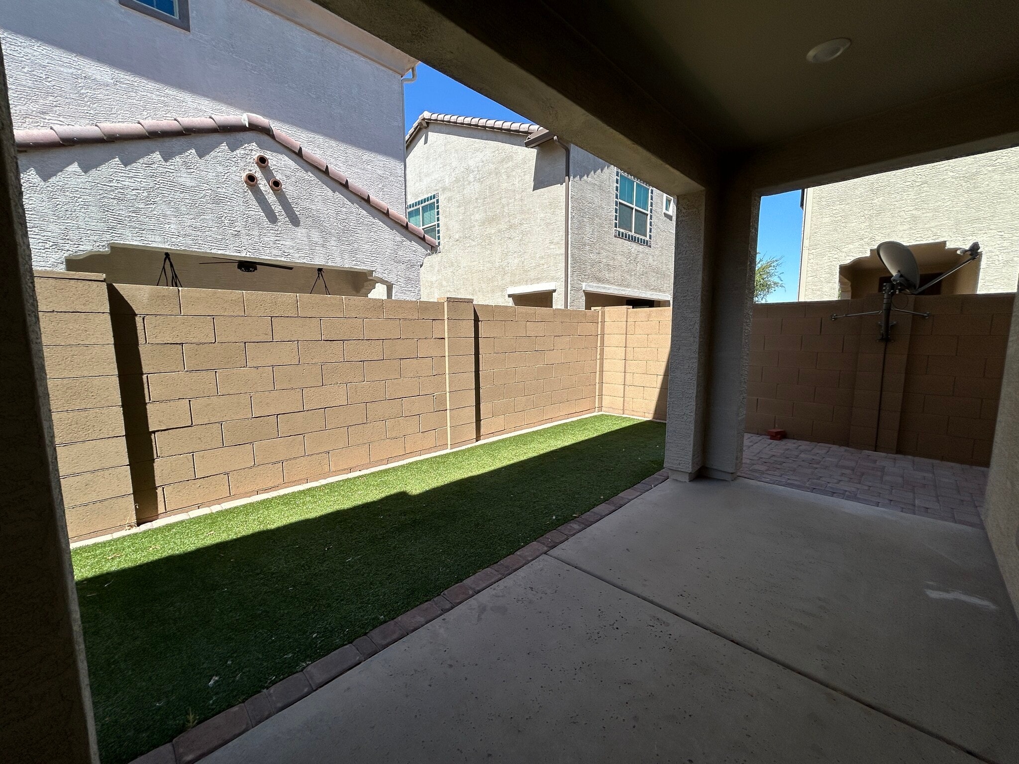 Building Photo - 1168 E Sabino Dr