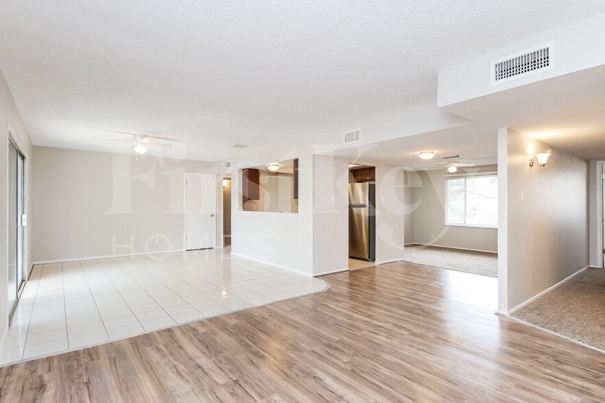 Building Photo - 804 E Carmen St