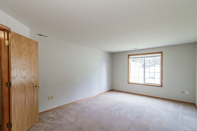 Building Photo - Spacious 4 Bedroom Home | 2,116 SF | Great Room with Fireplace | Fenced Backyard & 2-Car Garage