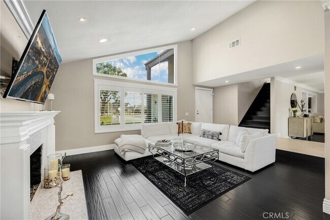 Building Photo - 1320 N Van Gogh Cir