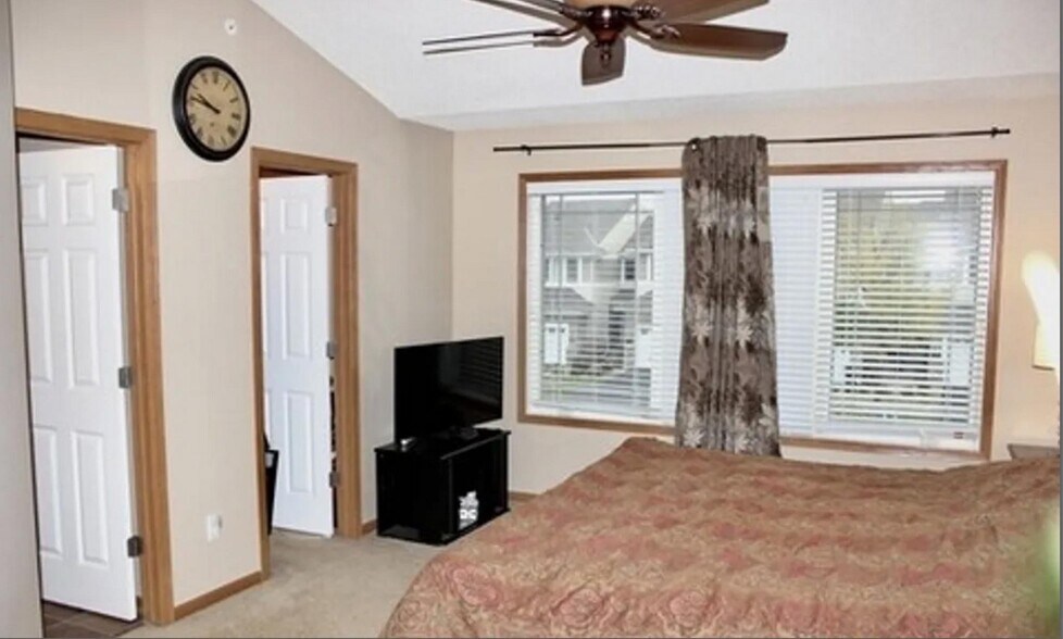 Building Photo - 5120 Yuma Ln N