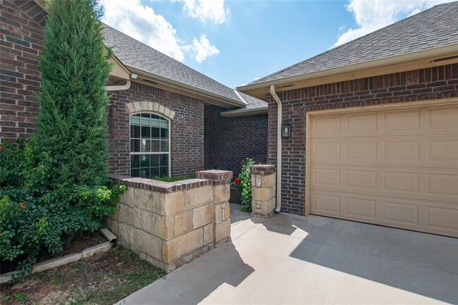 Building Photo - 12037 Ashford Dr