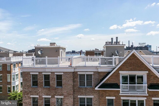 Building Photo - 1236 Harbor Island Walk