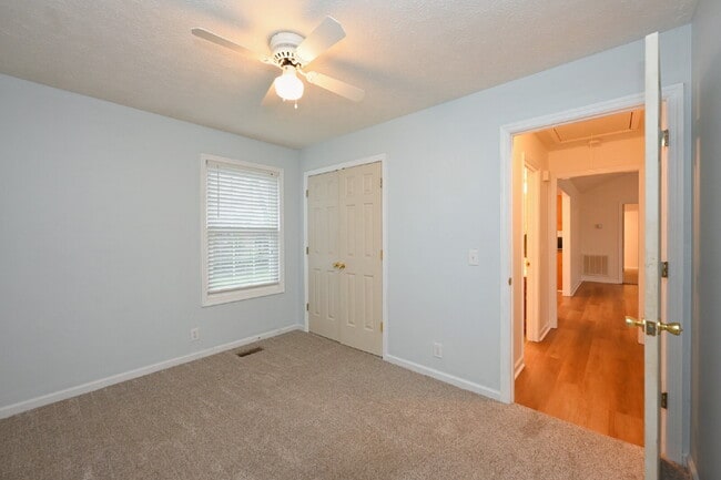 Building Photo - Car-free convenience! Modern 3 Bed Home Minutes from Downtown Gallatin