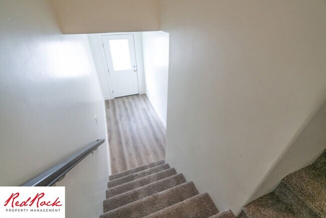 Building Photo - Adorable Stand Alone 4 Bedroom Corner Unit with Fully Fenced Backyard. Small Dogs Welcome.