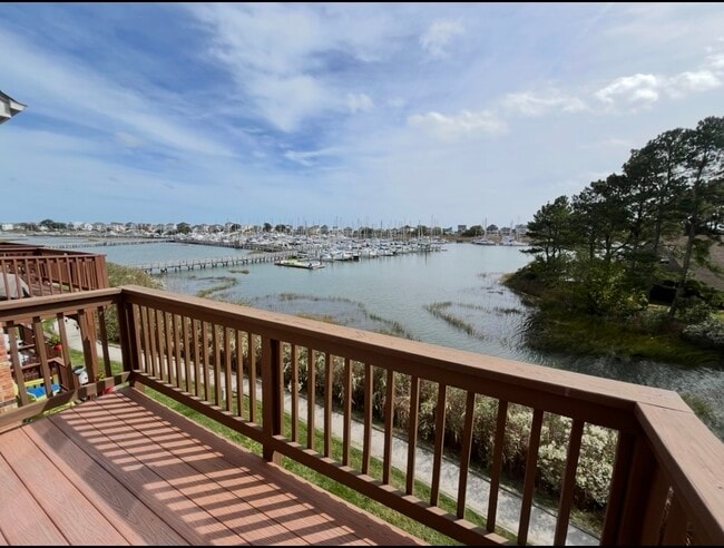 Building Photo - 367 Mainsail Dr