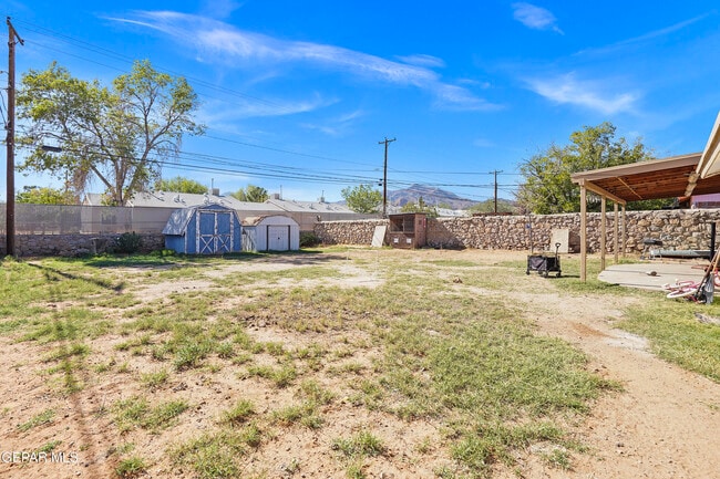 Building Photo - 5516 Fairbanks Dr