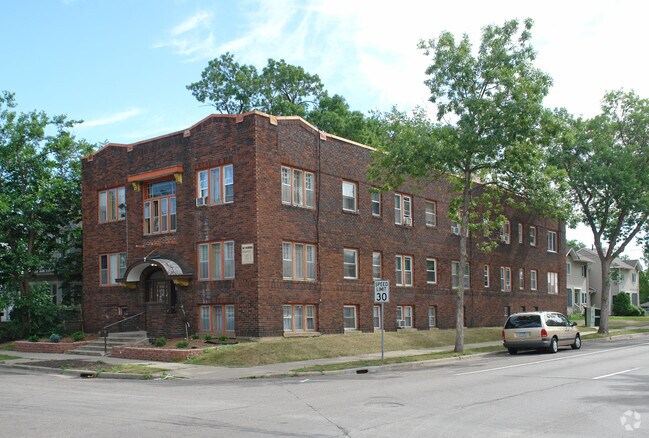 Primary Photo - 3553 Clinton Ave S