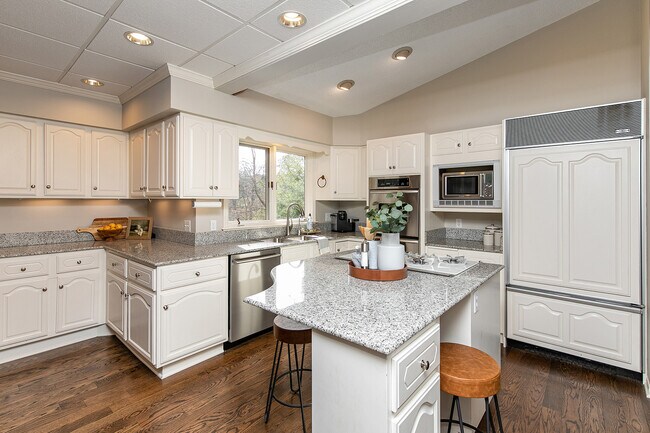 Kitchen - 5505 Waterbury Rd