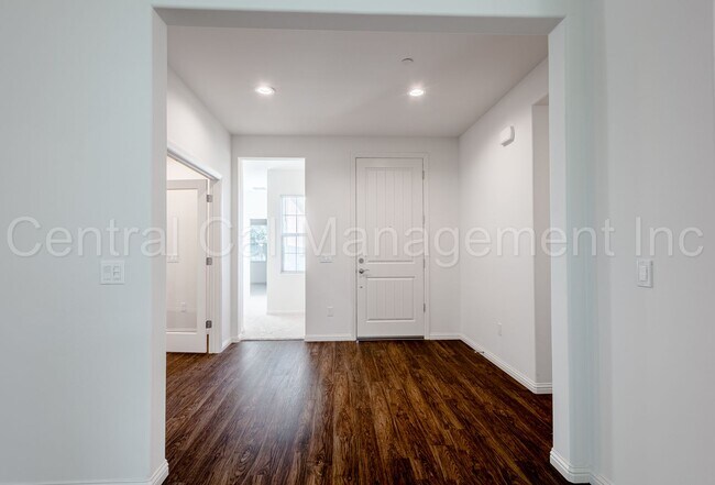 Building Photo - 4 Bedroom/3 Bath Home with Office and Paid Solar - $3395 Per Month!