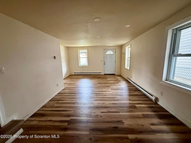 Building Photo - 307 School St