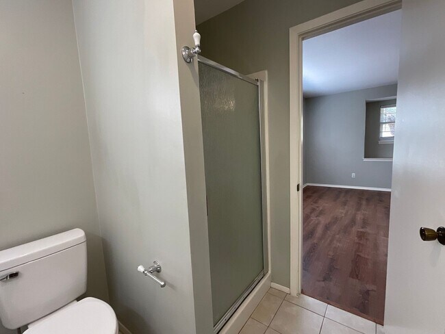 Building Photo - *NOW AVAILABLE* Absolutely Gorgeous 2 Bedr...