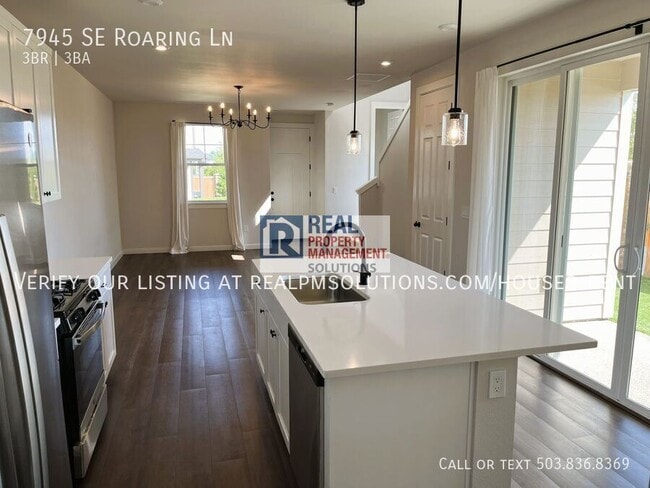 Building Photo - 7945 SE Roaring Ln