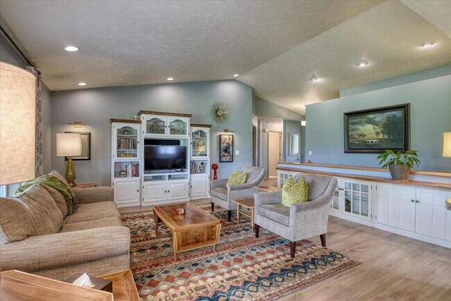 Building Photo - Central Valley 3 Bedroom Home with Finished Basement
