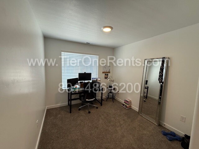 Building Photo - NO DEPOSIT option available for qualified ...