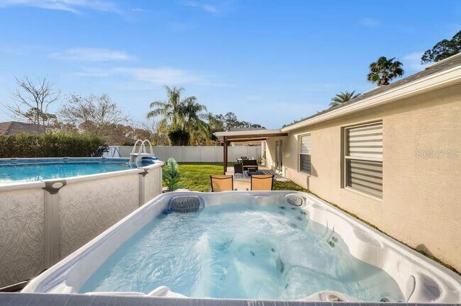 Building Photo - 3 Ryecroft Ln