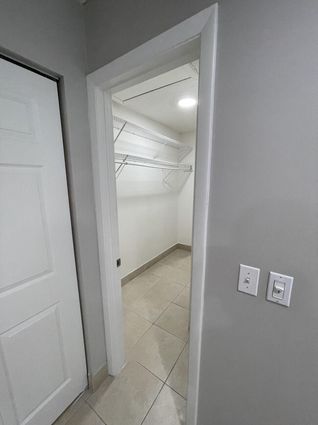 Building Photo - 9173 Tivoli Pl