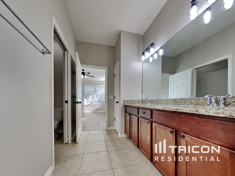 Building Photo - 32741 Coldwater Creek Loop