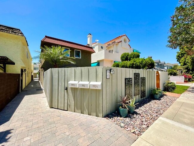 Building Photo - Beautifully Renovated 2 Bedroom 1.5 Bath Coronado Village Home